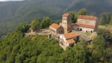 Gürcistan 'daki Nekresi Ortodoks Manastırı' nın havadan görünüşü