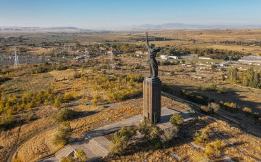 Gyumri 'deki Ermeni Ana anıtının havadan görünüşü