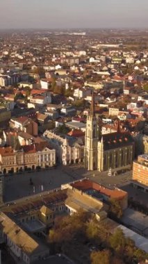 Novi Sad 'ın hava görüntüsü. Dikey video