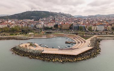 Trabzon 'daki setin havadan görünüşü. Trabzon, Türkiye 'nin Karadeniz kıyısında bir kenttir.