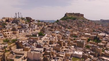 Türkiye 'nin güneydoğusundaki antik Mardin kentinin panoramik hava manzarası