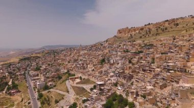 Mardin 'in şehir manzarası. Mardin 'in Artuklu ilçesine bağlı bir beldedir.