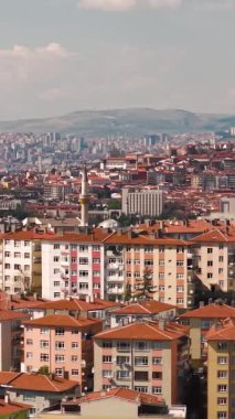 Ankara 'nın şehir manzarası. Hava dikey videosu