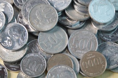 Yakından - Endonezya madeni parası rupiah. Geçmişi. Tasarruf kavramı