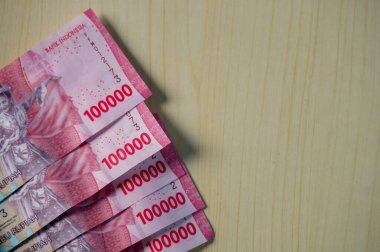 Endonezya Rupiası Endonezya 'nın resmi para birimi. Uang 100.000 Rupiah, IDR 100.000, Endonezya Bankası