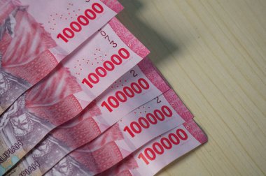 Endonezya Rupiası Endonezya 'nın resmi para birimi. Uang 100.000 Rupiah, IDR 100.000, Endonezya Bankası