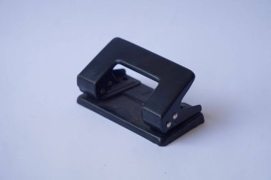 Beyaz arkaplanda izole edilmiş kara delik delici