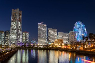 Yokohama 'daki Minato Mirai' nin gece görüşü.