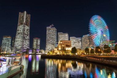Yokohama 'daki Minato Mirai' nin gece görüşü.