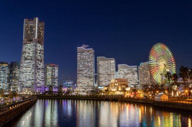 Yokohama 'daki Minato Mirai' nin gece görüşü.