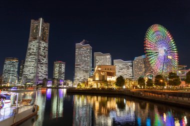 Yokohama 'daki Minato Mirai' nin gece görüşü.