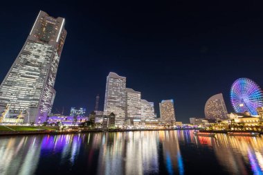 Yokohama 'daki Minato Mirai' nin gece görüşü.