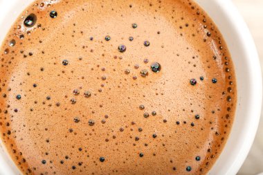 Bir fincan kahve yakın, makro, kabarcıklar