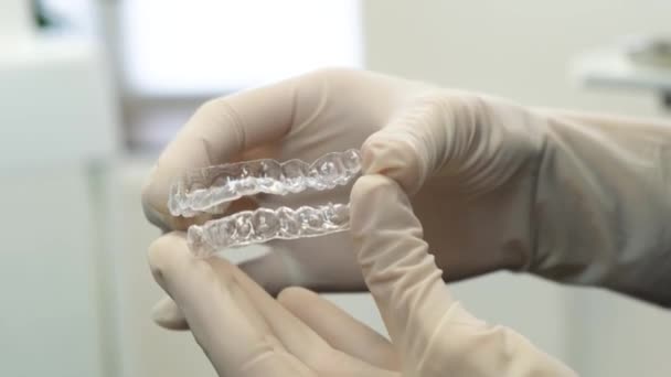 Close Clear Plastic Retainers Teeth Whitening Systems Konsep Perawatan Gigi — Stok Video
