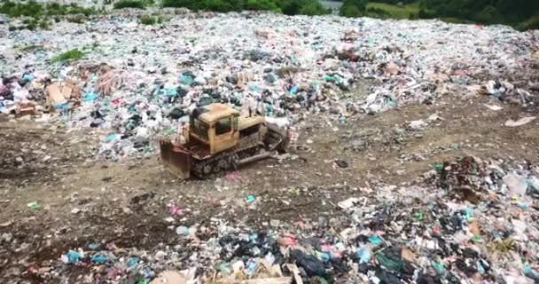 Poluição Lixo Dos Maciços Montanha Dos Cárpatos Trabalhadores Lixeira Lixo — Vídeo de Stock