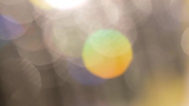 Bulanık gri arkaplan, Bokeh. Gri kenar rengi, çözülmüş daireler. Yeni yıl arkaplanı