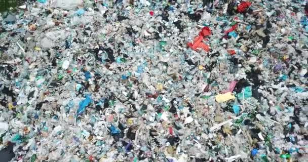环境问题 一个大填埋场的空中摄影 一个大城市的一堆垃圾 从上面看 — 图库视频影像
