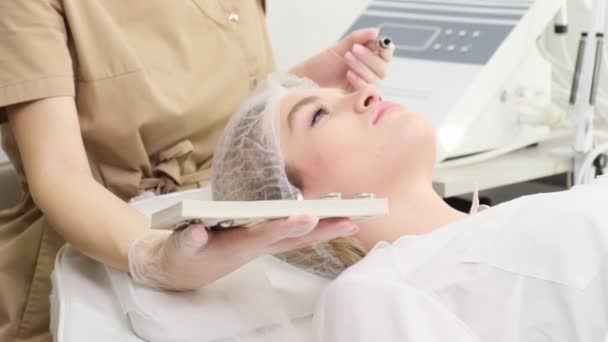 Cosmetic Facial Skin Rejuvenation Procedure Cosmetologist Clinic Concept Aesthetic Medicine — Stockvideo