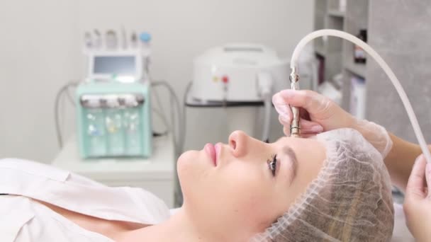 Cosmetologist Performs Diamond Dermabrasion Procedure Polishing Face Using Nozzles Sprinkled — Video Stock