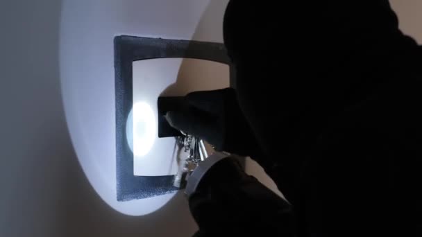 Robber Robs Dollars Bank Man Black Mask Opens Safe Happy — Video Stock