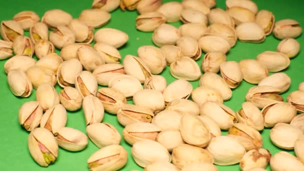 Nuts Green Fresh Pistachios Roasted Pistachios Falling Green Background Healthy — Vídeos de Stock