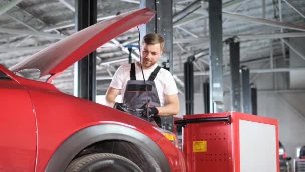 Professional Auto Mechanic Inspects Car Garage Car Service Car Service — Stockvideo
