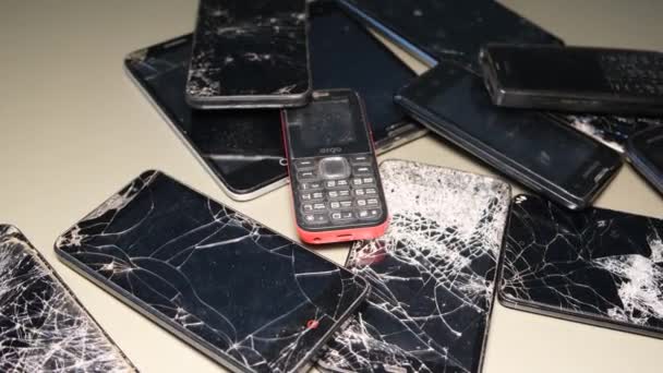 Many Different Models Phones Table Master Repair Smartphones Broken Phones — Video Stock
