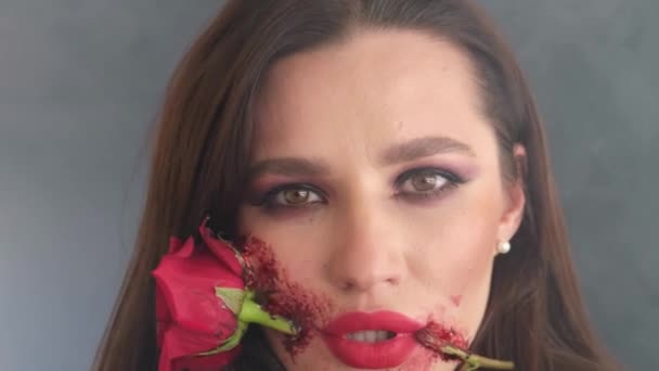 メキシコでの死者の日のための化粧を持つゾンビの女性 死神の肖像画 4Kビデオ — ストック動画