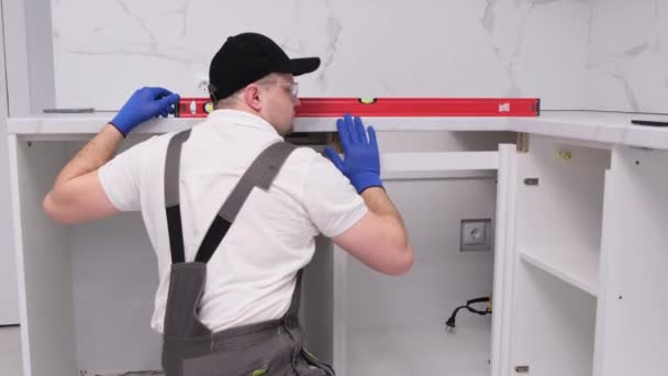 Apartment Renovation Concept Craftsman Measures Furniture Level Worker Uniform Installs — Vídeos de Stock