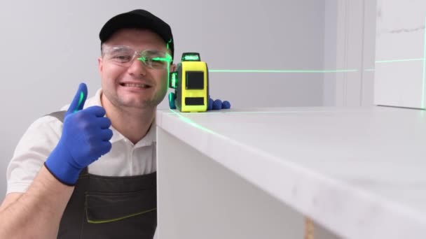 Happy Construction Worker Electronic Laser Giving Thumbs Advertising Construction Business — Vídeos de Stock