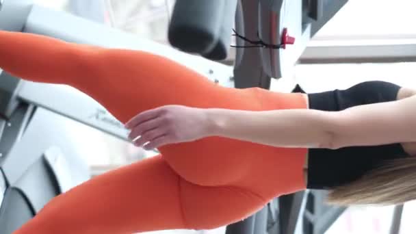 Young Brunette Athletic Girl Intensely Engaged Treadmill Gym Sports Fitness — Vídeos de Stock
