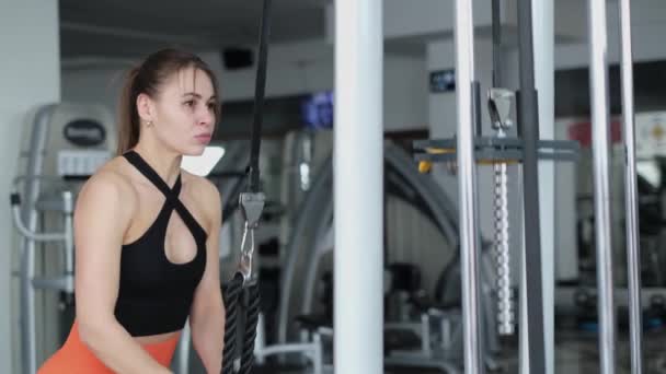 Young Sporty Girl Training Her Arm Muscles She Doing Triceps — Stok video