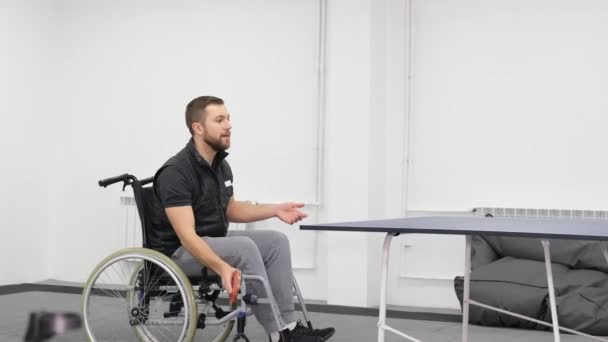 Attractive Young Bearded Man Wheelchair Plays Ping Pong Table Tennis — Stockvideo