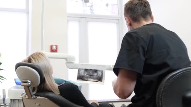 Dentist Prepares Dental Tools Working Patient Dental Hospital Filling Teeth — Vídeos de Stock