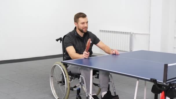 Handsome Young Bearded Man Wheelchair Playing Ping Pong Sports Hobby — Stockvideo