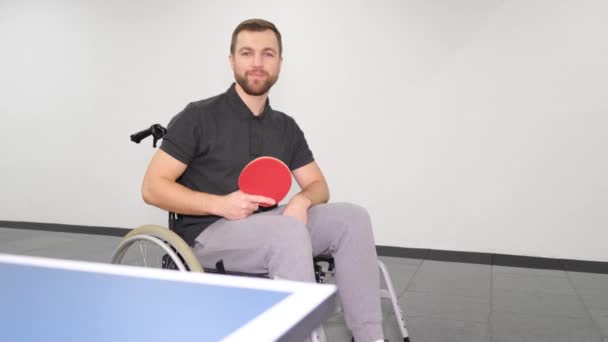 Positive Optimistica Person Disability Wheelchair Holding Ping Pong Racket Looking — Wideo stockowe