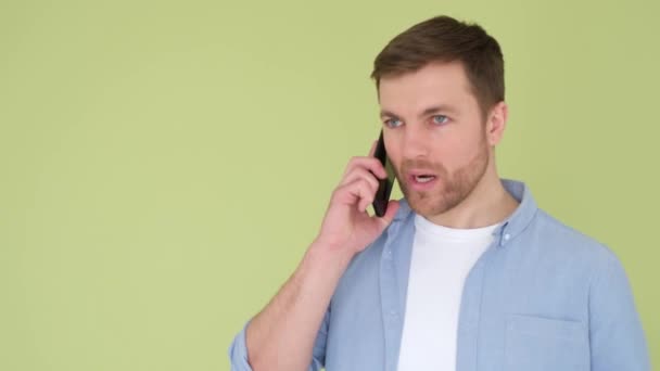 Angry Guy Says Phone Shouts What Very Nervous Young Man — Wideo stockowe