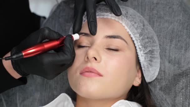 Eyebrow Coloring Procedure Beauty Salon Hand Master Paints Eyebrows Young — Video Stock