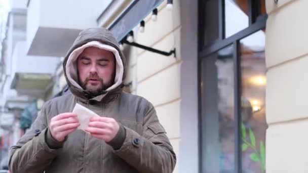 Genç Bir Adamda Viral Grip Enfeksiyonu Burnun Akıyor Üşüyorsun — Stok video