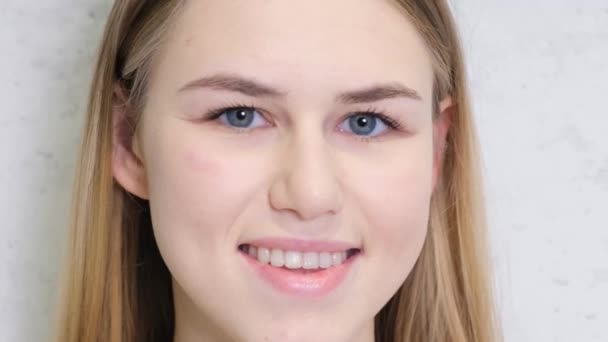 Montaje Mucha Gente Feliz Sonriendo Cerca Concepto Razas Multiétnicas Personas — Vídeos de Stock
