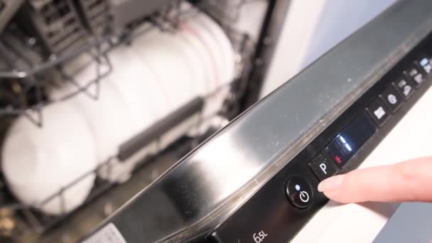 Keeping Home Clean Organized Modern Dishwasher Machine Housewife Uses Modern — Vídeo de Stock