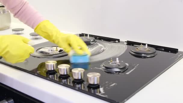 Close Woman Cleaning Gas Stove Kitchen Sponge Washing Liquid She — Vídeo de Stock