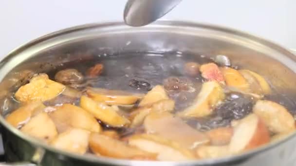 Cooking Drink Dried Fruits Boiled Fruits Boiling Water Preparation Fruit — Vídeo de stock