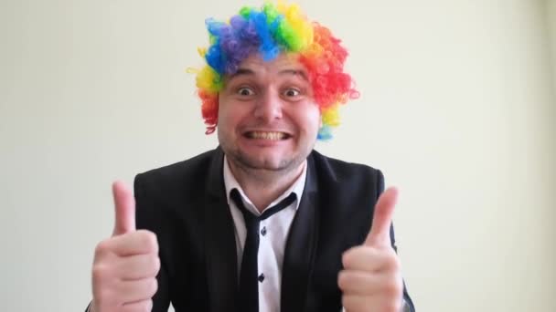 Portrait Man Wig Who Happy Showing Thumbs Happy Person Happy — Stockvideo