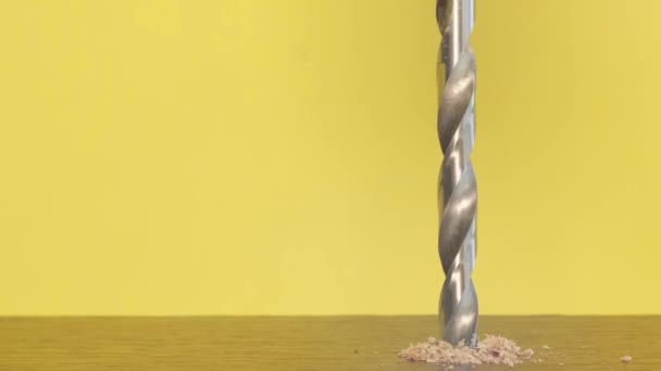 Close Woodworking Drill Rotating Yellow Background Shiny Metal Drill Bit — Wideo stockowe