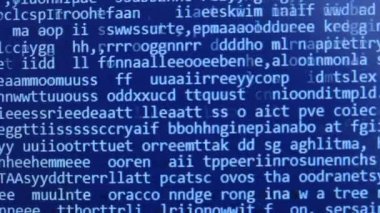 Bilgisayar ekranında birçok harf, sayı ve sembol var. Bilgisayar programlamasının kaynak kodunu yaratmaya çalışan bir programcının ekranı. Modern yapay zeka