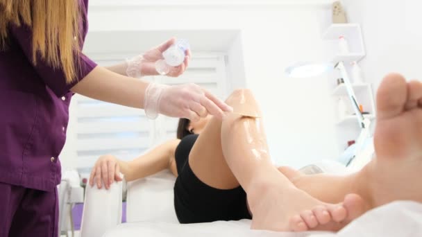 Cosmetologist Applies Hair Removal Gel Woman Using Cosmetic Spatula Leg — Video