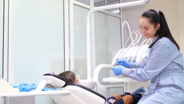 Positive Female Dentist Treating Little Boys Teeth Clinic Childrens Dentistry — Wideo stockowe