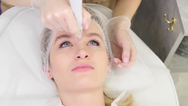 Cuidado Piel Facial Primer Plano Limpieza Cara Mujer Cosmetología — Vídeos de Stock