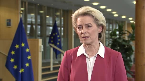 2023年2月 比利时布鲁塞尔 欧盟委员会主席Ursula Von Der Leyen接受了记者采访 — 图库视频影像